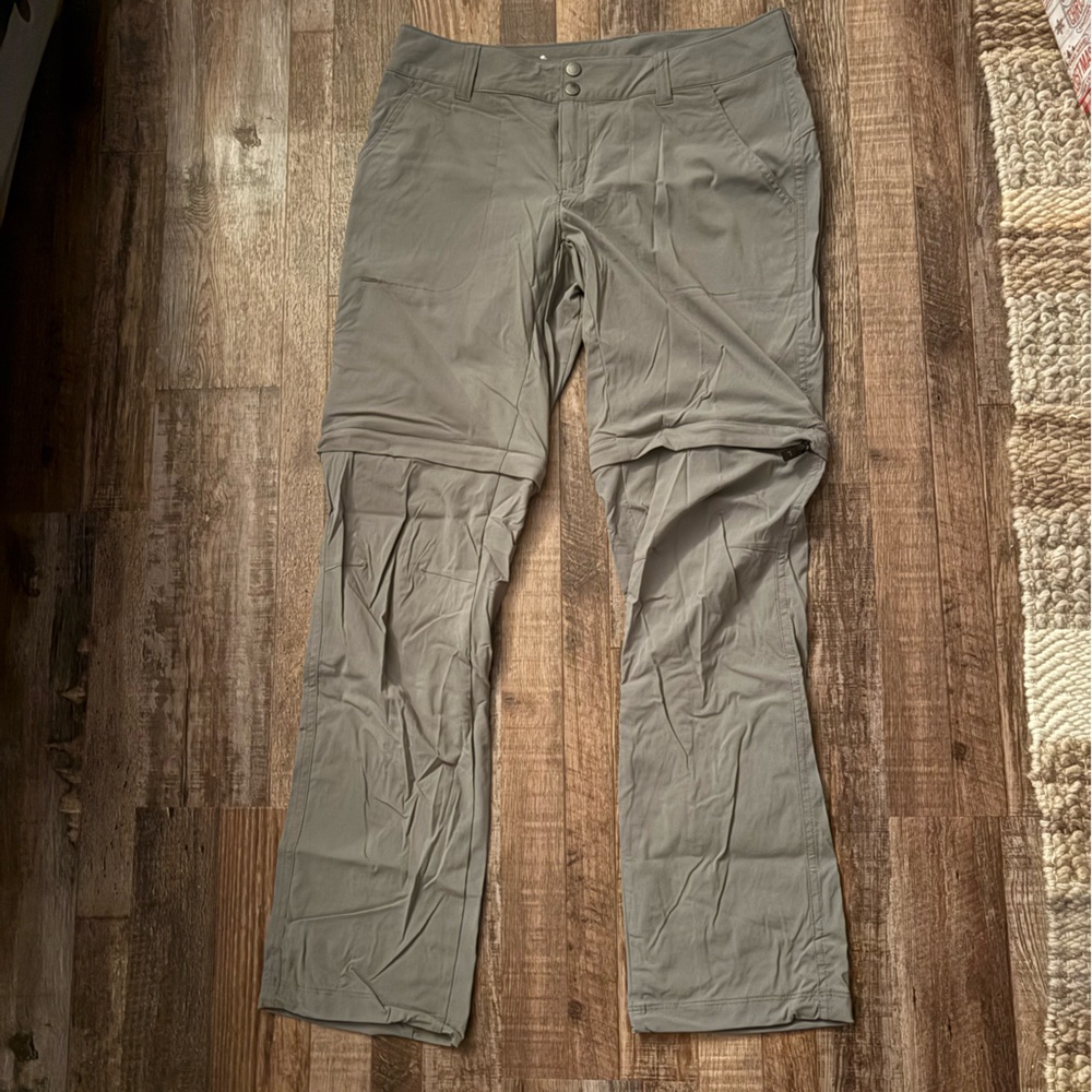 Columbia Woman's Khaki Chinos